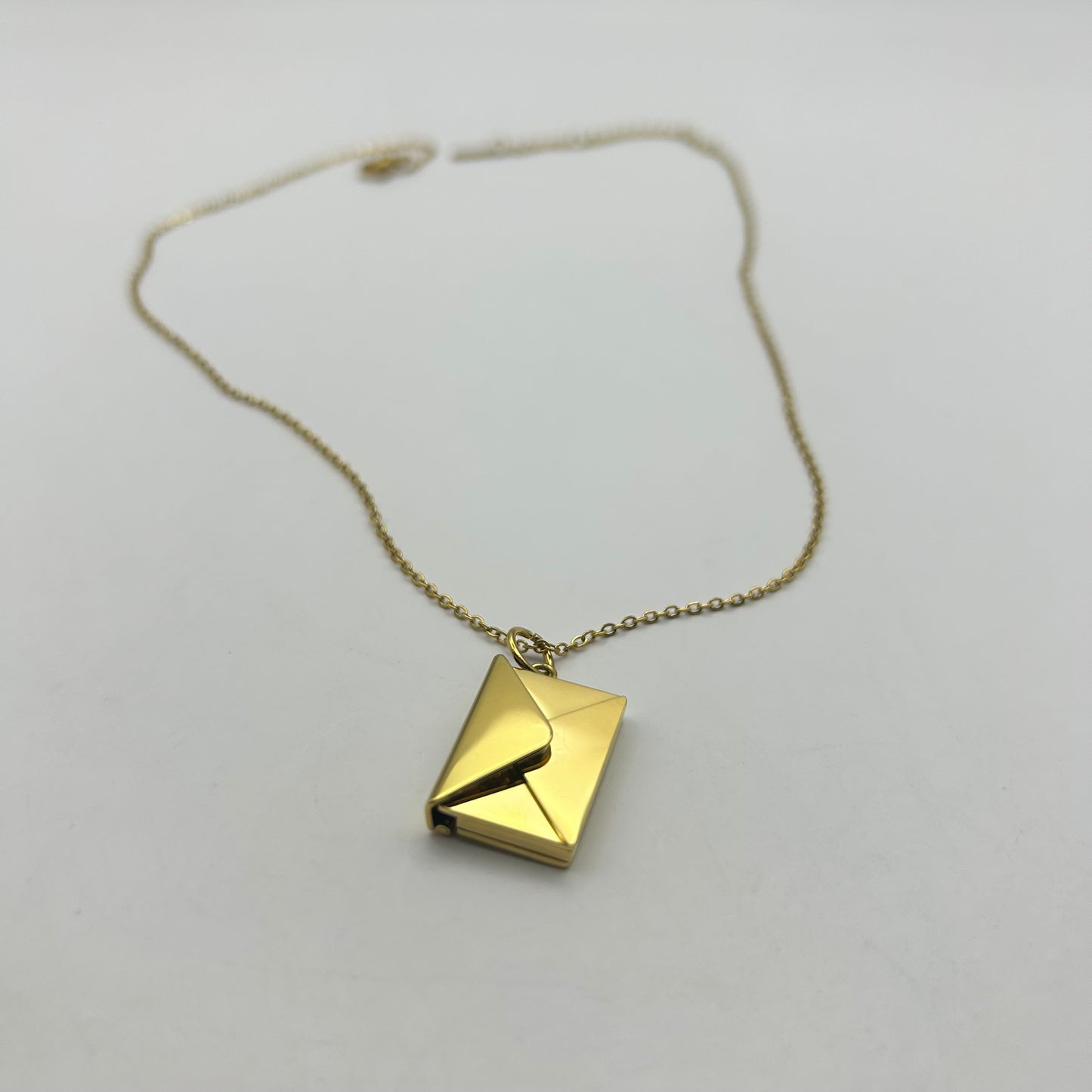 Collier Ora