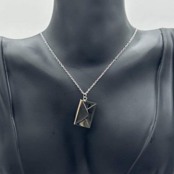 Collier Ora